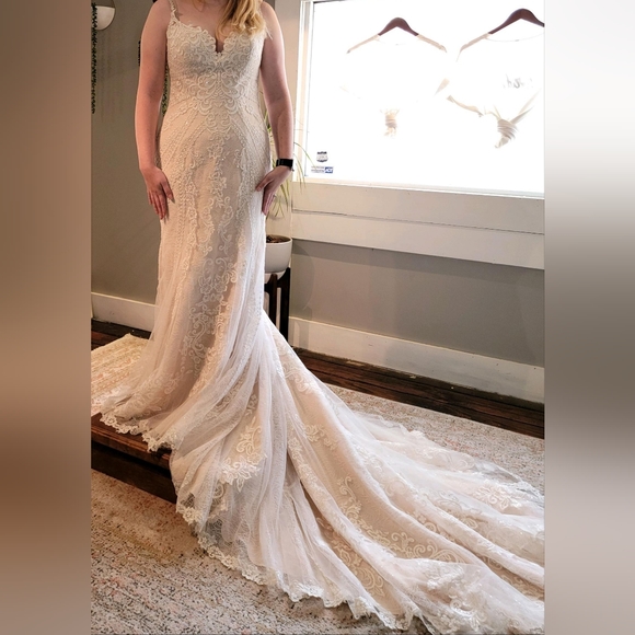 Sottero & Midgley Wedding Dress - Picture 1 of 8